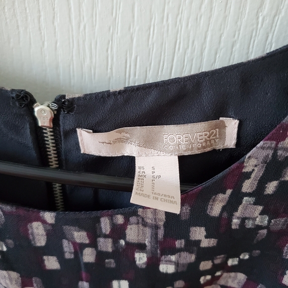 Forever 21 patterned dress - Picture 4 of 6